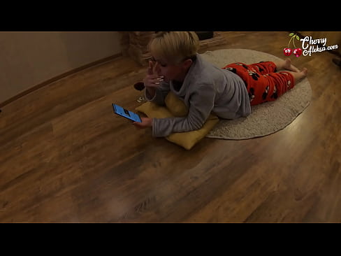 ❤️ Bláznivá blondýnka kouří obrovské péro a poskakuje na něm - anální sex ️ Kvalitní sex u nás ❌