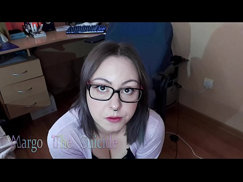 ❤️ Sexy holka s brýlemi kouří dildo hluboko na kameru ️ Kvalitní sex u nás ❌