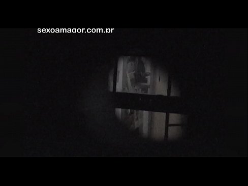 ❤️ Blondýnka se nechá tajně natáčet šmírákem ze sousedství schovaným za dutými cihlami. ️ Kvalitní sex u nás ❌