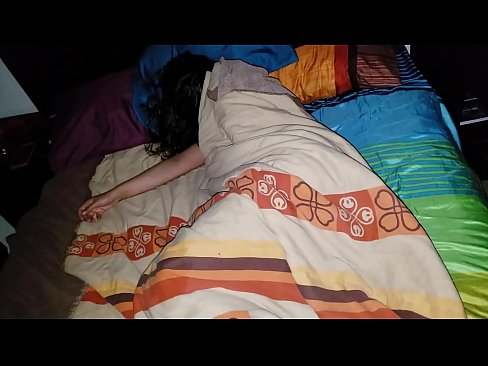 ❤️ Nevlastní syn buzeruje svou mladou nevlastní matku, zatímco ona spí. ️ Kvalitní sex u nás ❌